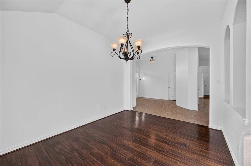1311 Crest Glen Drive, Arlington, TX 76002
