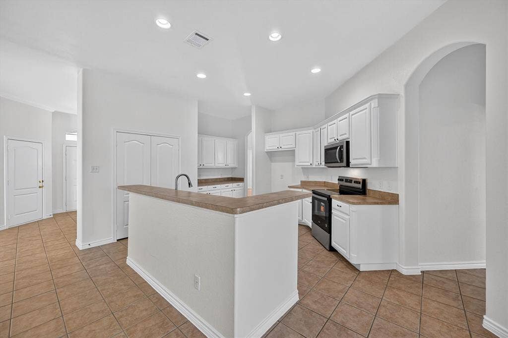 1311 Crest Glen Drive, Arlington, TX 76002