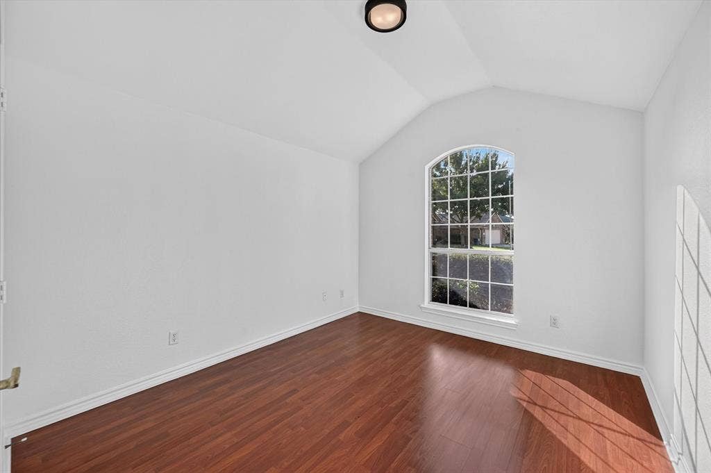 1311 Crest Glen Drive, Arlington, TX 76002