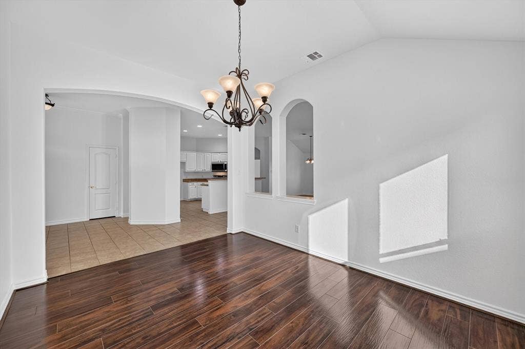 1311 Crest Glen Drive, Arlington, TX 76002
