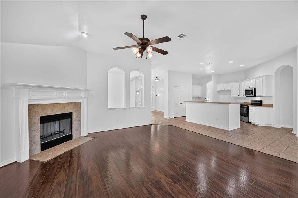 1311 Crest Glen Drive, Arlington, TX 76002
