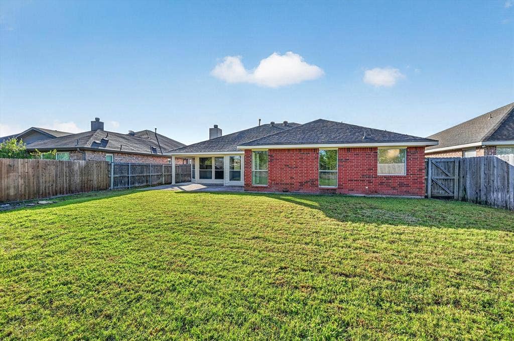 1311 Crest Glen Drive, Arlington, TX 76002