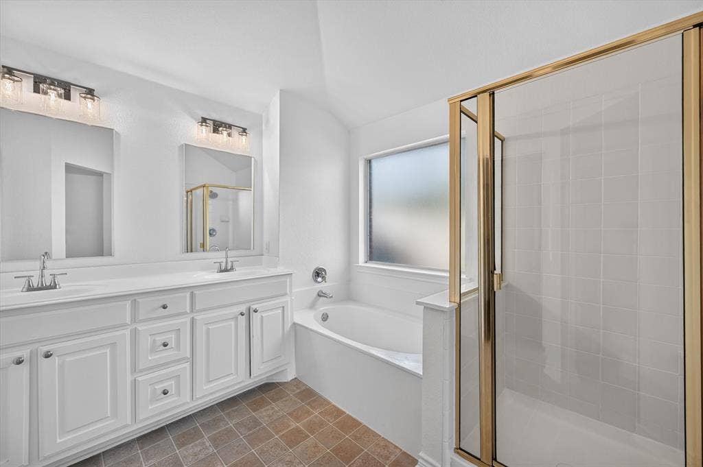 1311 Crest Glen Drive, Arlington, TX 76002