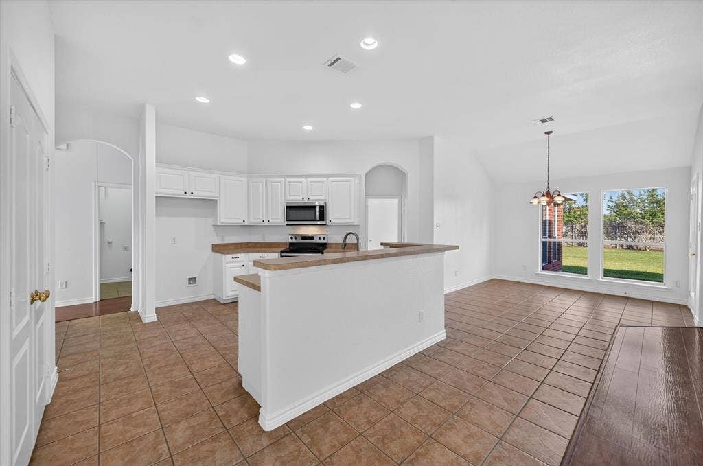 1311 Crest Glen Drive, Arlington, TX 76002
