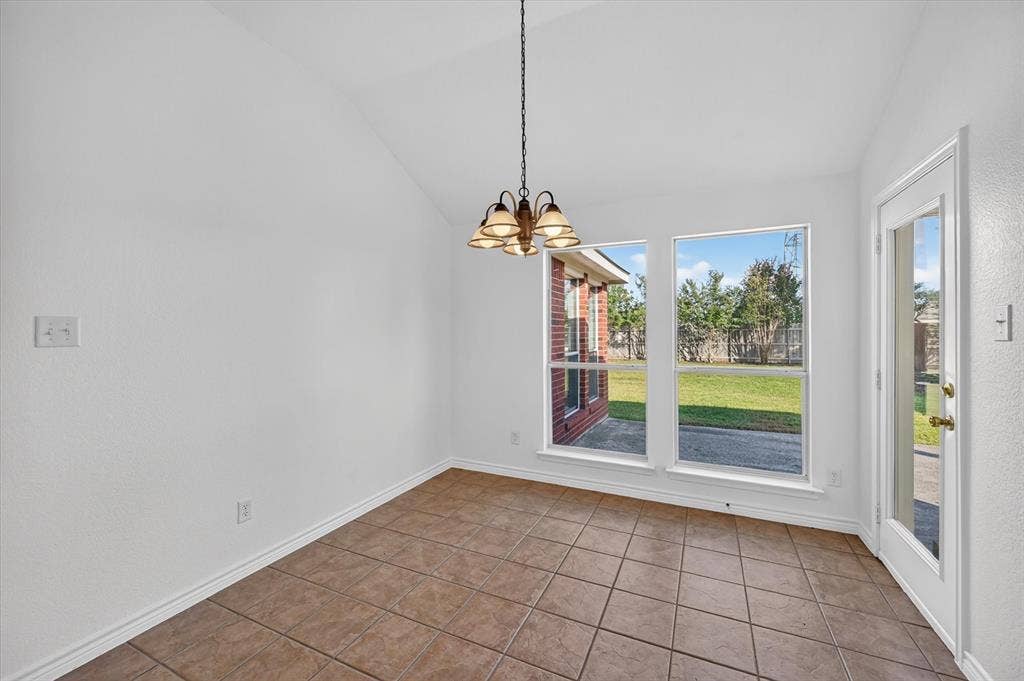 1311 Crest Glen Drive, Arlington, TX 76002