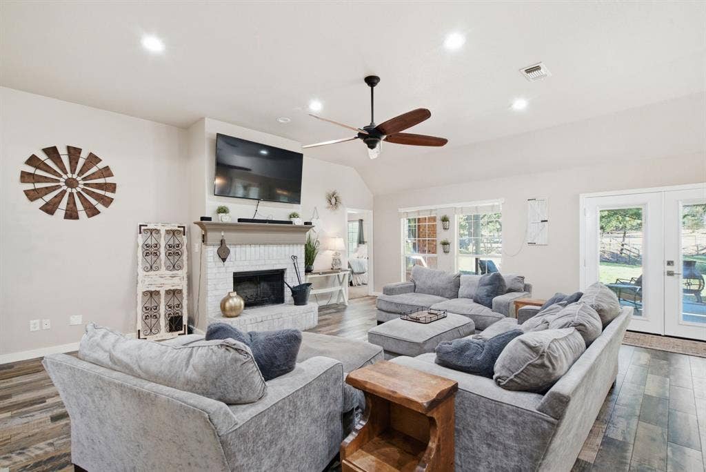 210 Saddle Club Road, Weatherford, TX 76088 210 Saddle Club Road, Weatherford, TX 76088