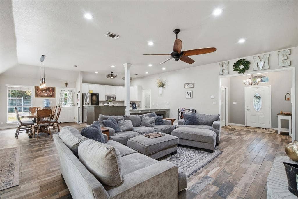 210 Saddle Club Road, Weatherford, TX 76088 210 Saddle Club Road, Weatherford, TX 76088