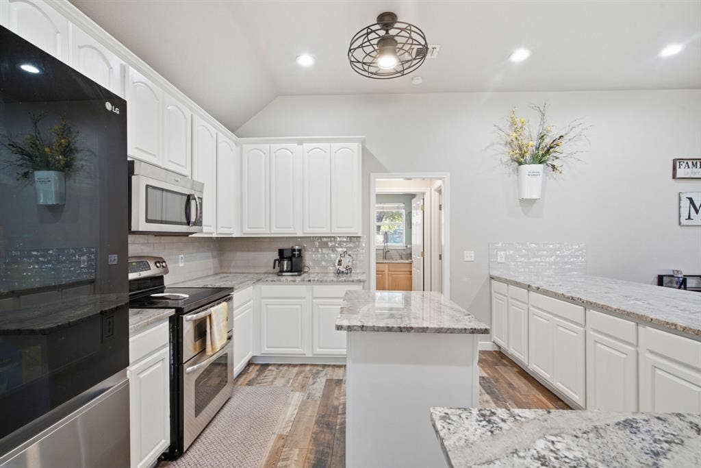 210 Saddle Club Road, Weatherford, TX 76088 210 Saddle Club Road, Weatherford, TX 76088