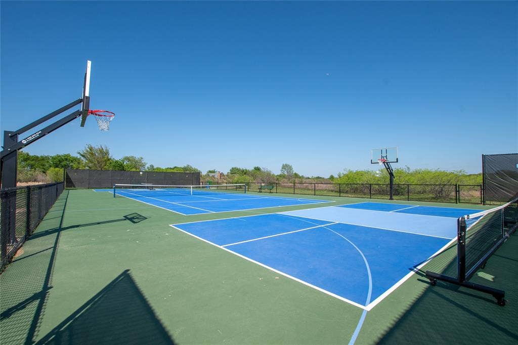 445 Sun Valley, Mabank, TX 75147 Pickleball court