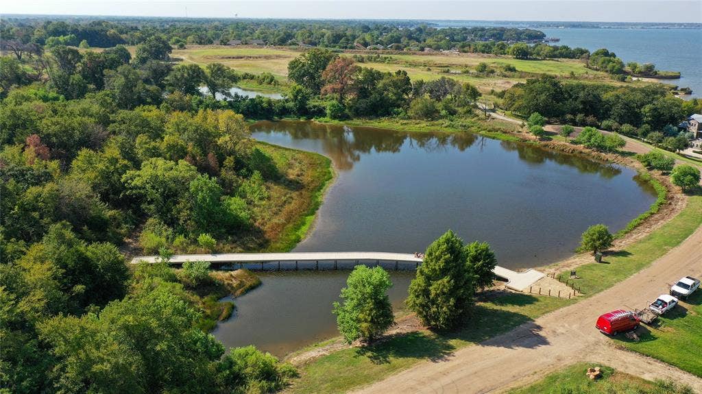 445 Sun Valley, Mabank, TX 75147 One of several stocked fishing ponds