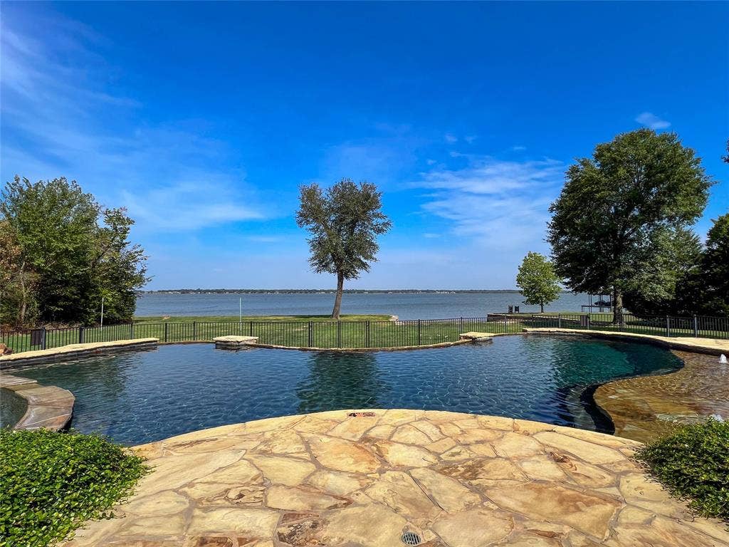 445 Sun Valley, Mabank, TX 75147 505 Ranch clubhouse pool with wide open water views