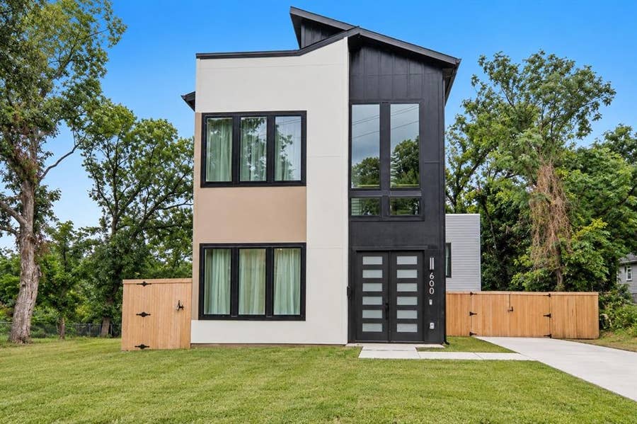 Property photo for 600 N Cliff Street, Dallas, TX