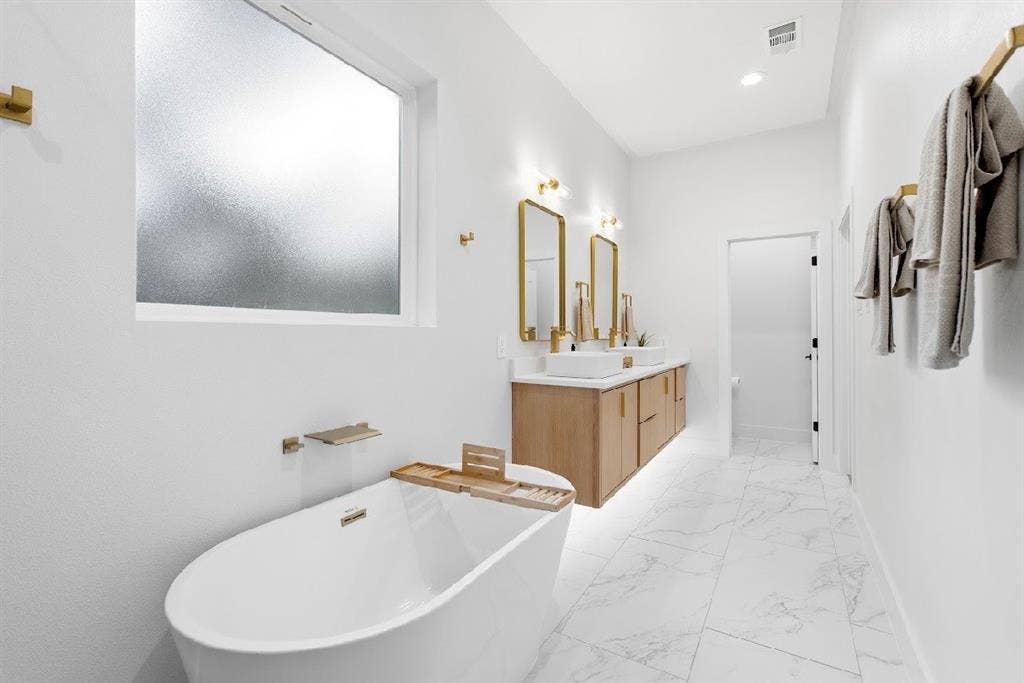 600 N Cliff Street, Dallas, TX 75203 600 N Cliff Street, Dallas, TX 75203