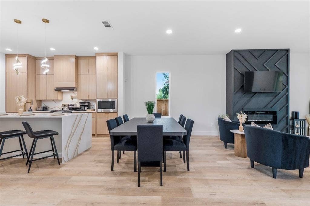 600 N Cliff Street, Dallas, TX 75203 600 N Cliff Street, Dallas, TX 75203