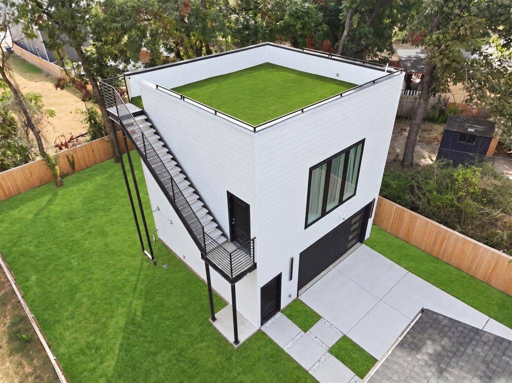 600 N Cliff Street, Dallas, TX 75203 600 N Cliff Street, Dallas, TX 75203