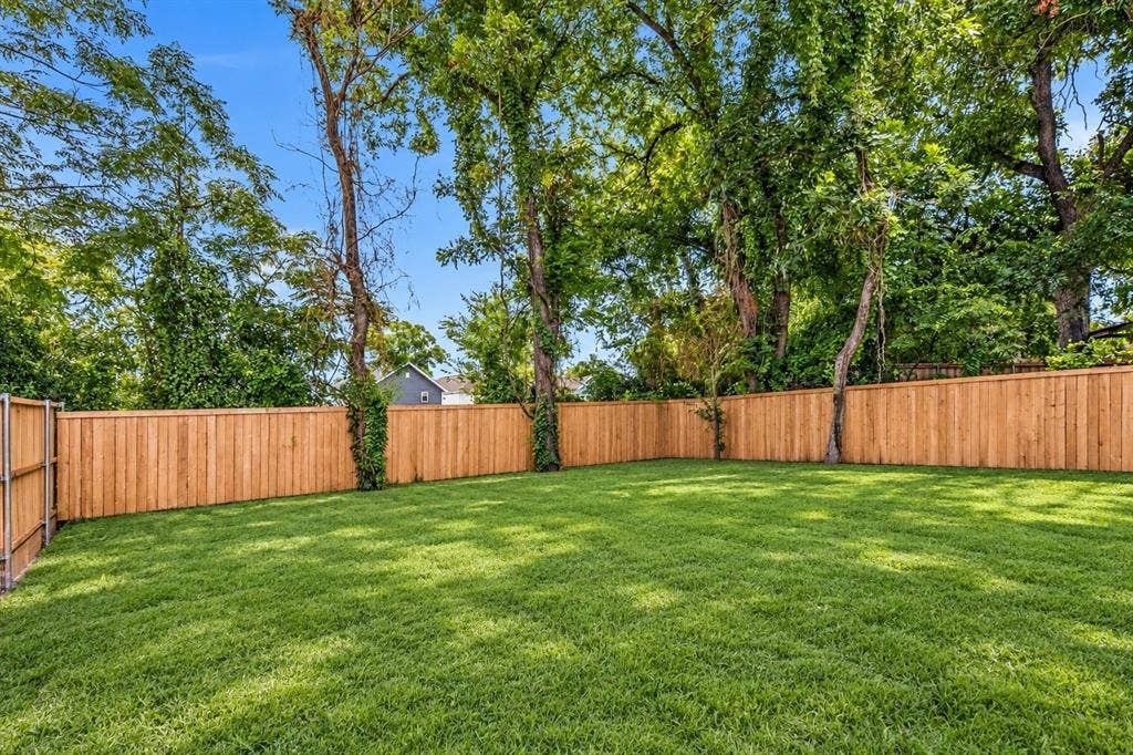 600 N Cliff Street, Dallas, TX 75203 600 N Cliff Street, Dallas, TX 75203