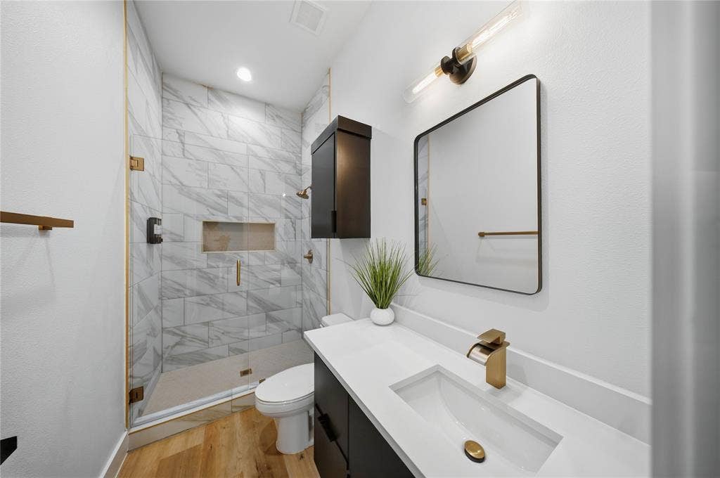 600 N Cliff Street, Dallas, TX 75203 600 N Cliff Street, Dallas, TX 75203