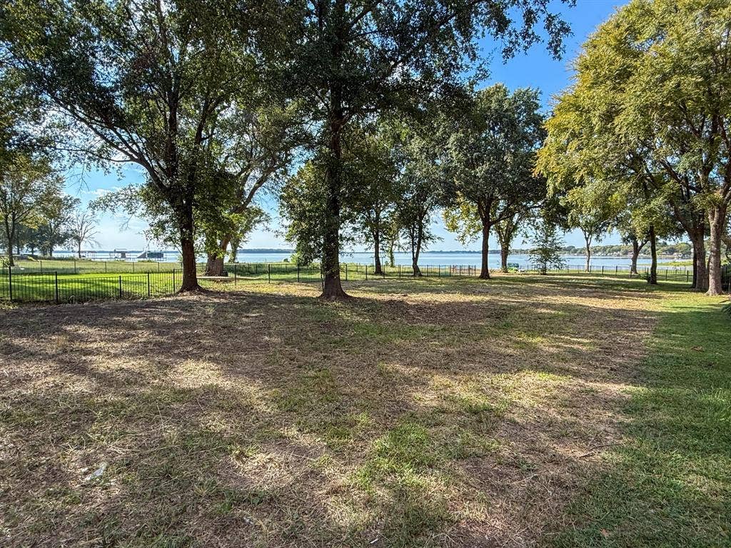 1520 Shoreline Drive, Mabank, TX 75143 1520 Shoreline Drive, Mabank, TX 75143