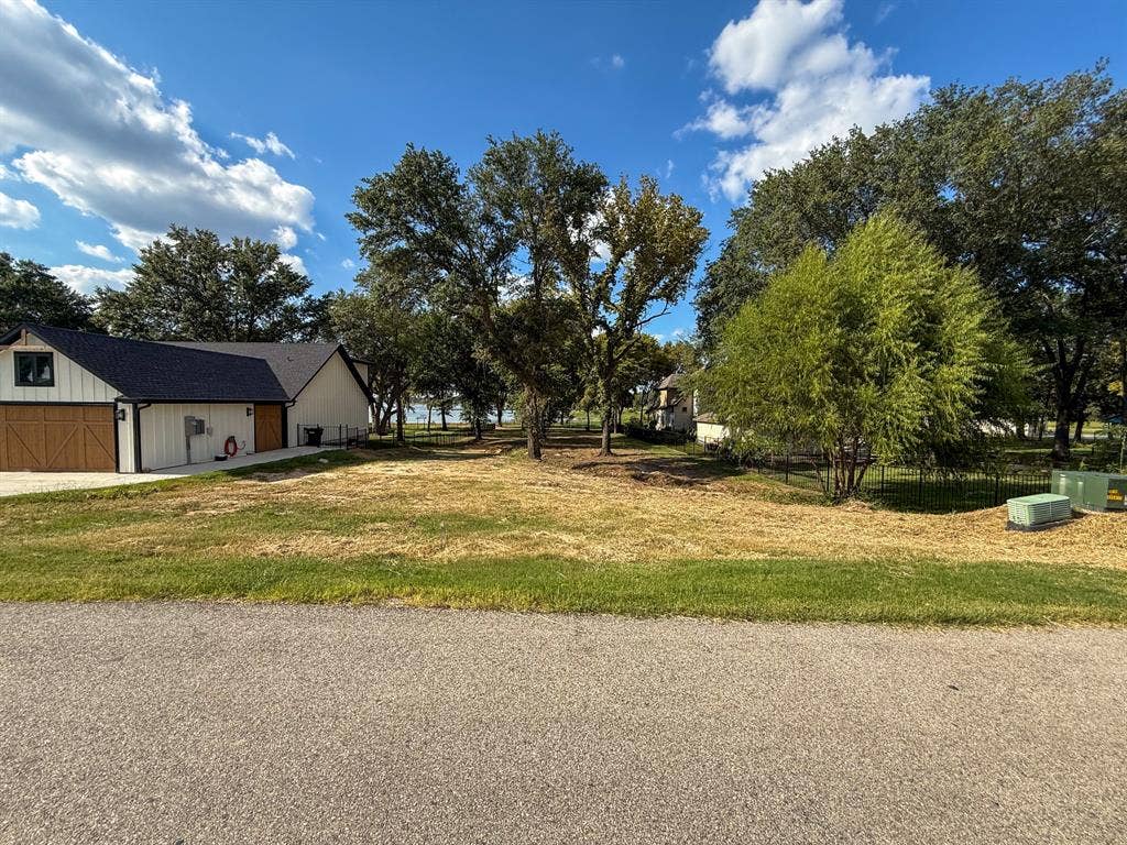 1520 Shoreline Drive, Mabank, TX 75143 1520 Shoreline Drive, Mabank, TX 75143