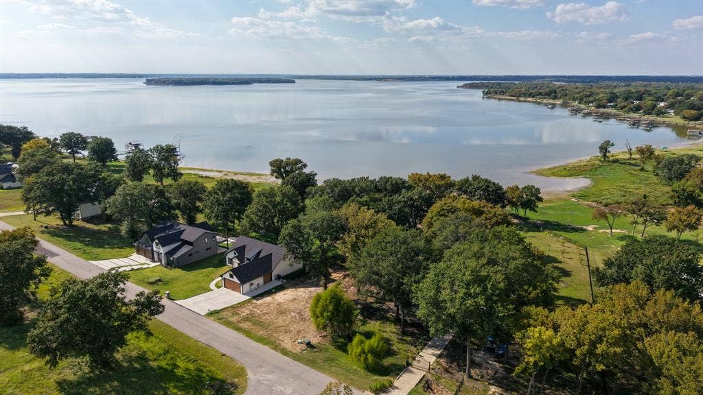 1520 Shoreline Drive, Mabank, TX 75143 1520 Shoreline Drive, Mabank, TX 75143