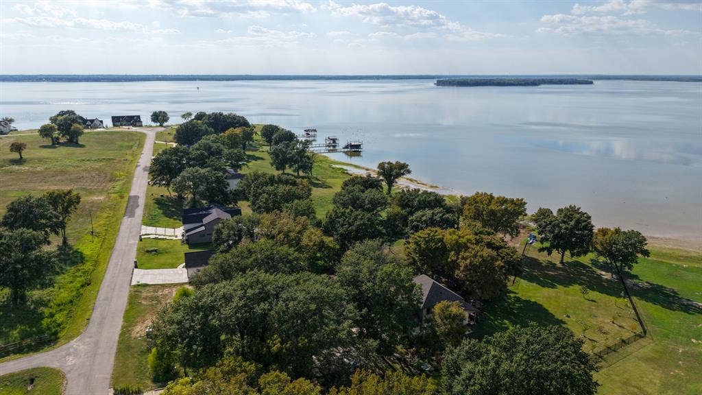 1520 Shoreline Drive, Mabank, TX 75143 1520 Shoreline Drive, Mabank, TX 75143
