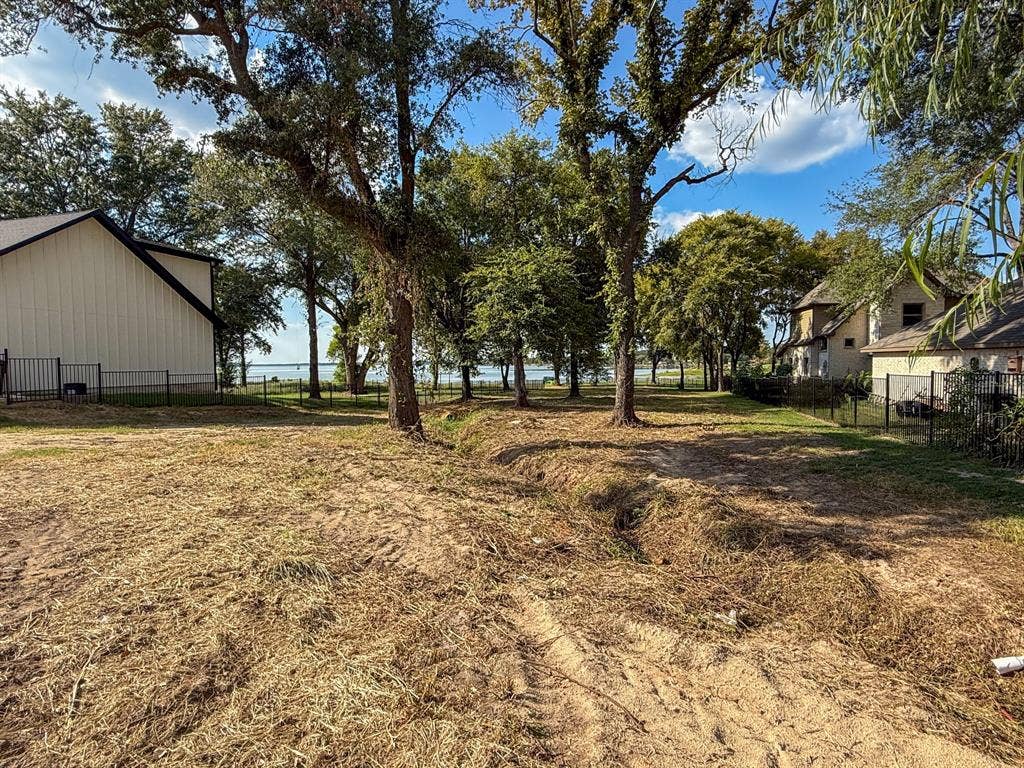 1520 Shoreline Drive, Mabank, TX 75143 1520 Shoreline Drive, Mabank, TX 75143