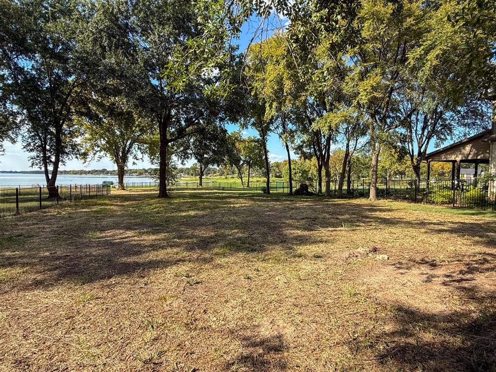 1520 Shoreline Drive, Mabank, TX 75143 1520 Shoreline Drive, Mabank, TX 75143