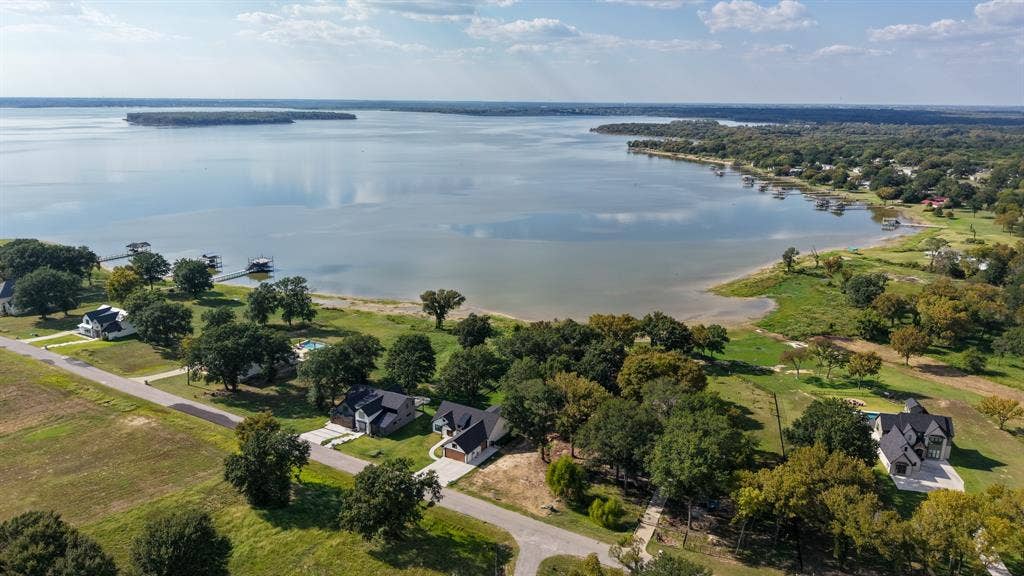 1520 Shoreline Drive, Mabank, TX 75143 1520 Shoreline Drive, Mabank, TX 75143