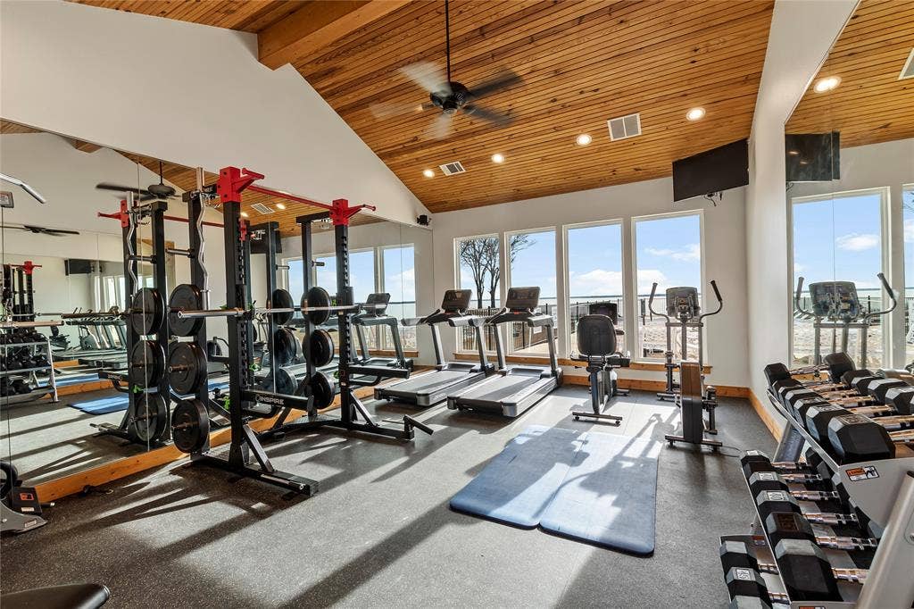 1520 Shoreline Drive, Mabank, TX 75143 Community fitness center