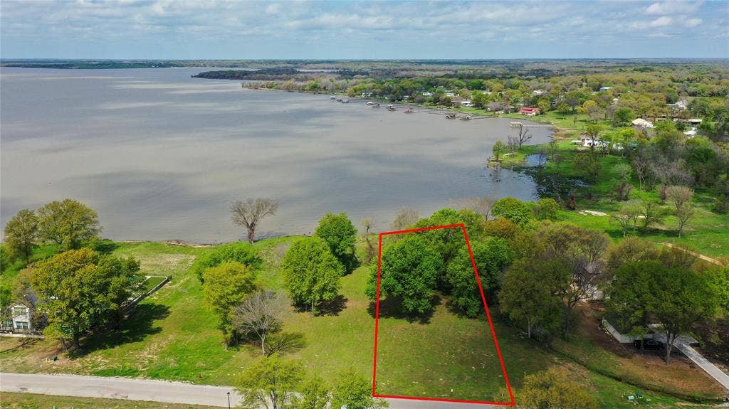 1520 Shoreline Drive, Mabank, TX 75143 Almost half acre open water lot in gated community.