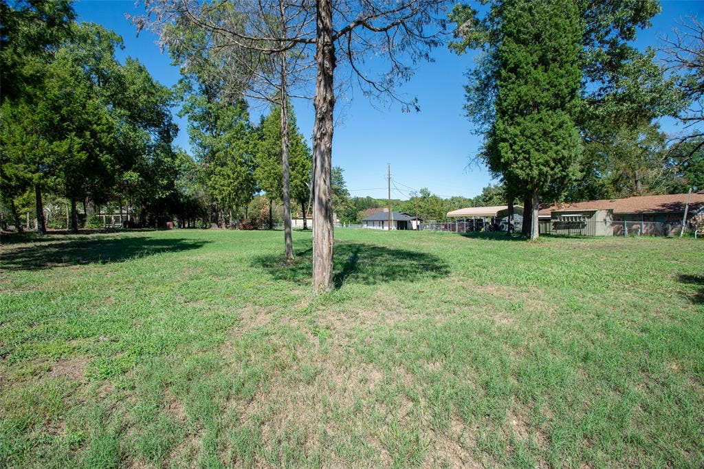 210 Lake Front Drive, Mabank, TX 75156