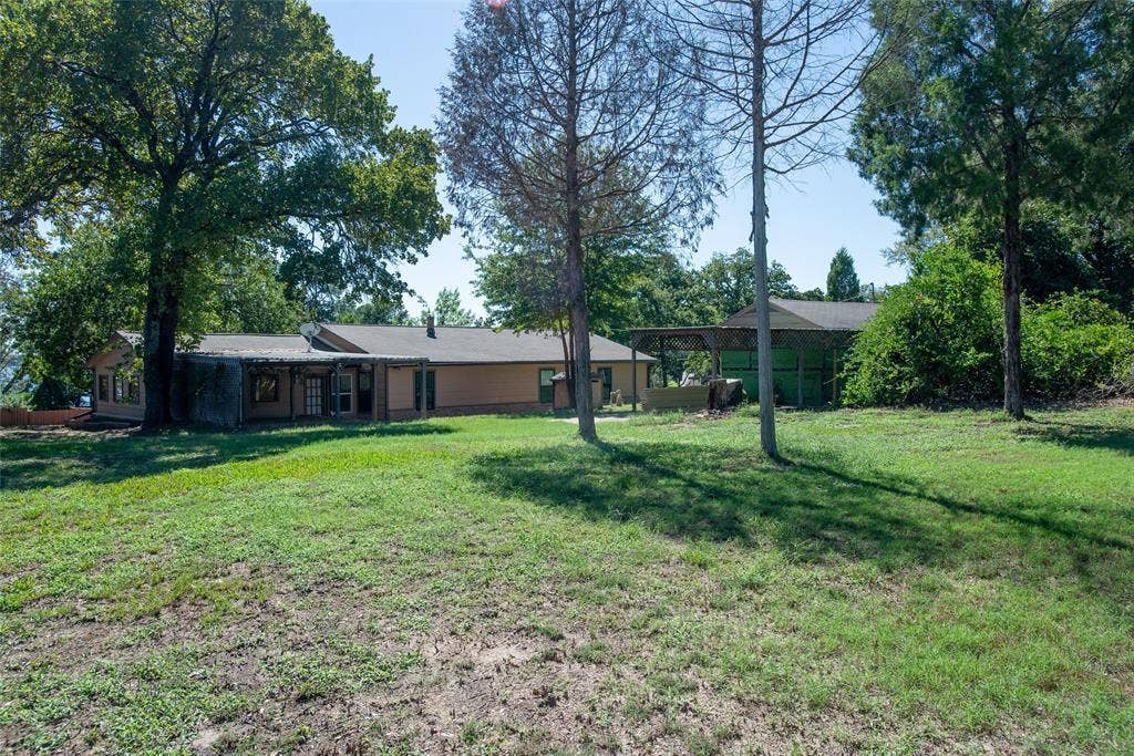 210 Lake Front Drive, Mabank, TX 75156