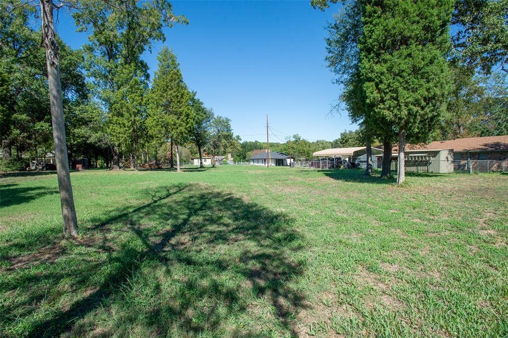 210 Lake Front Drive, Mabank, TX 75156