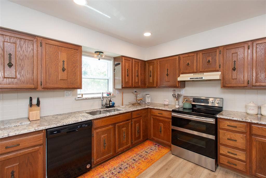 210 Lake Front Drive, Mabank, TX 75156