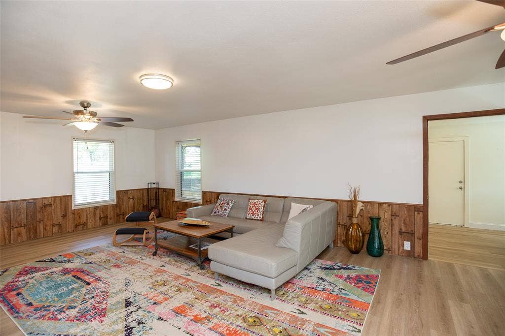 210 Lake Front Drive, Mabank, TX 75156
