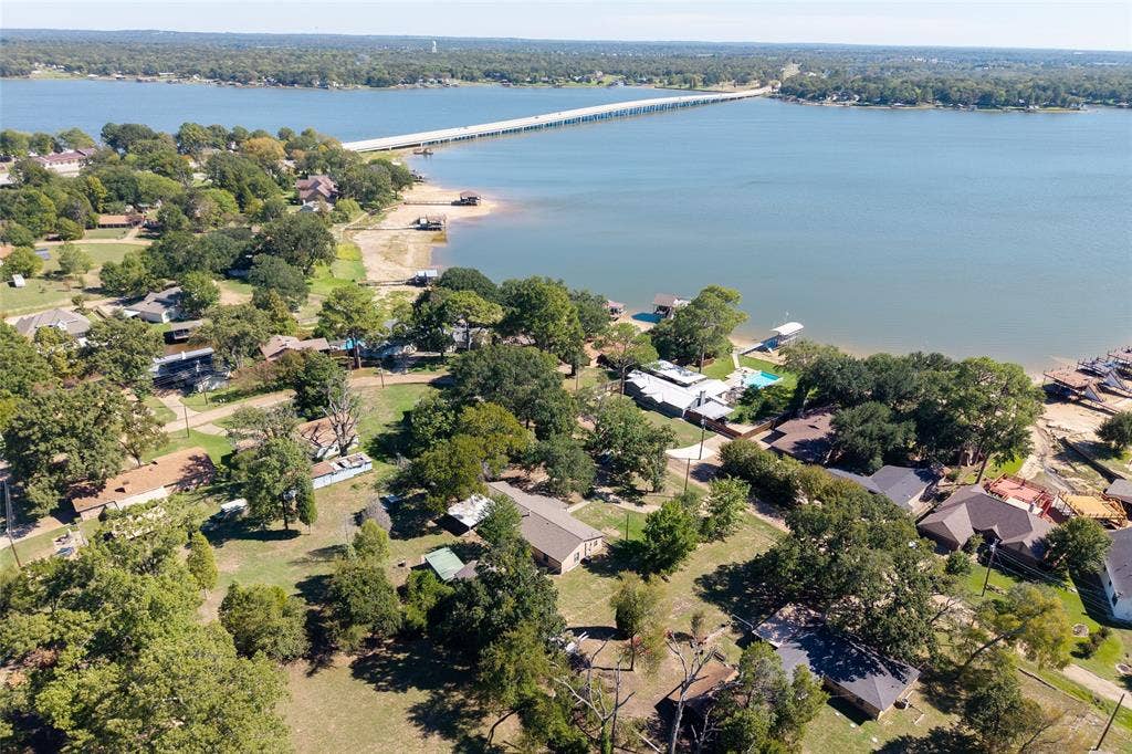 210 Lake Front Drive, Mabank, TX 75156