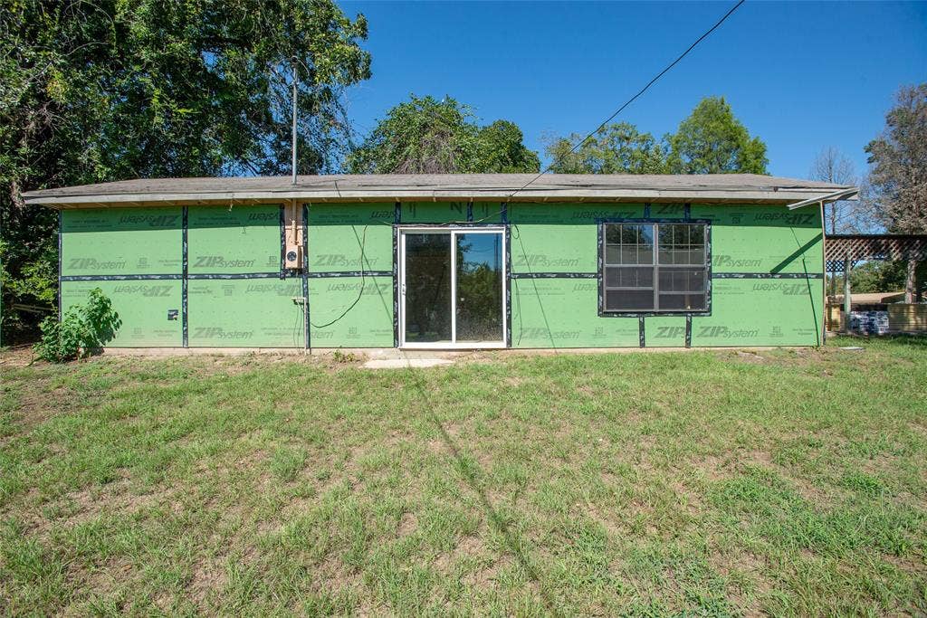 210 Lake Front Drive, Mabank, TX 75156