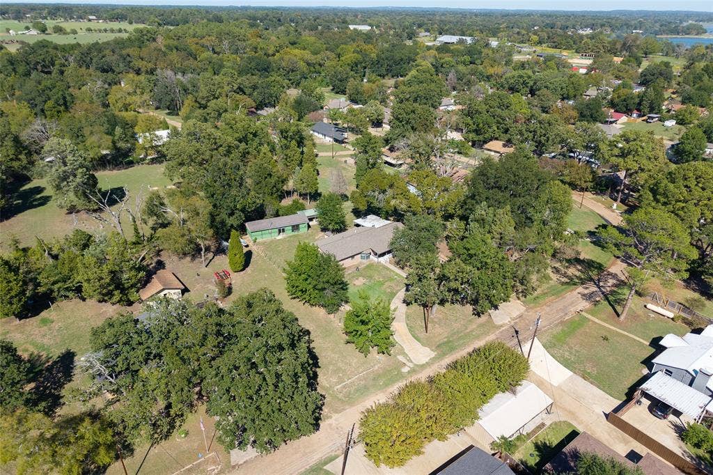 210 Lake Front Drive, Mabank, TX 75156