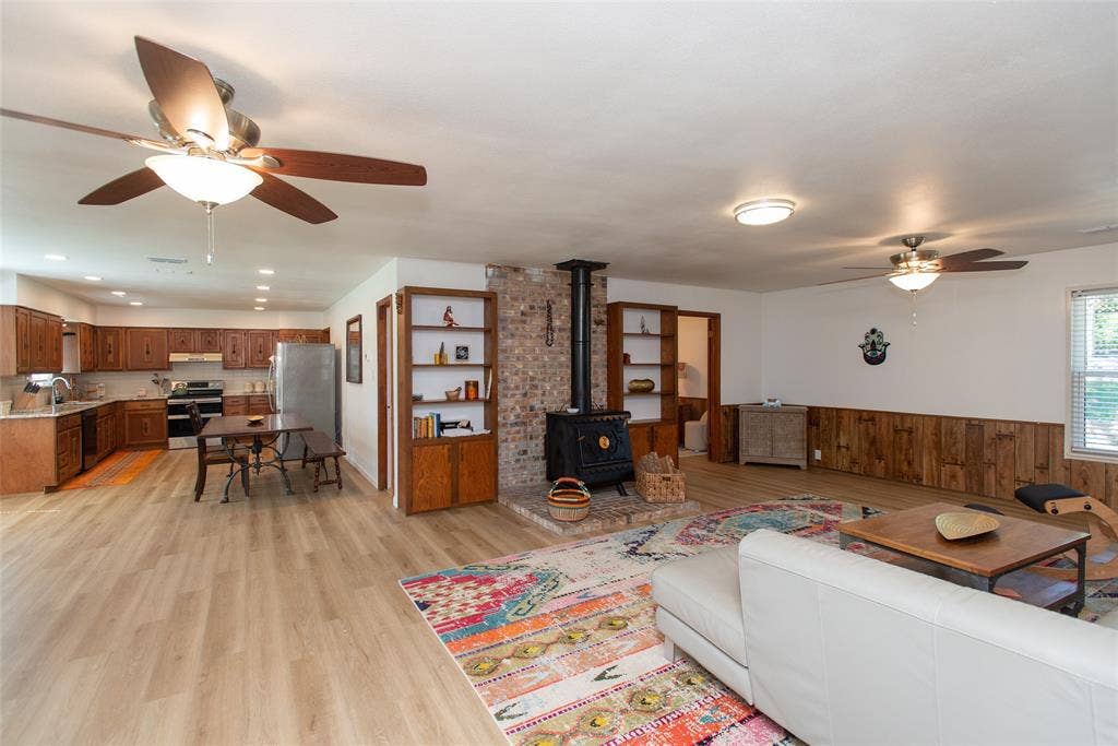 210 Lake Front Drive, Mabank, TX 75156