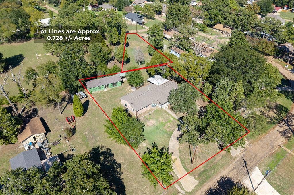 210 Lake Front Drive, Mabank, TX 75156