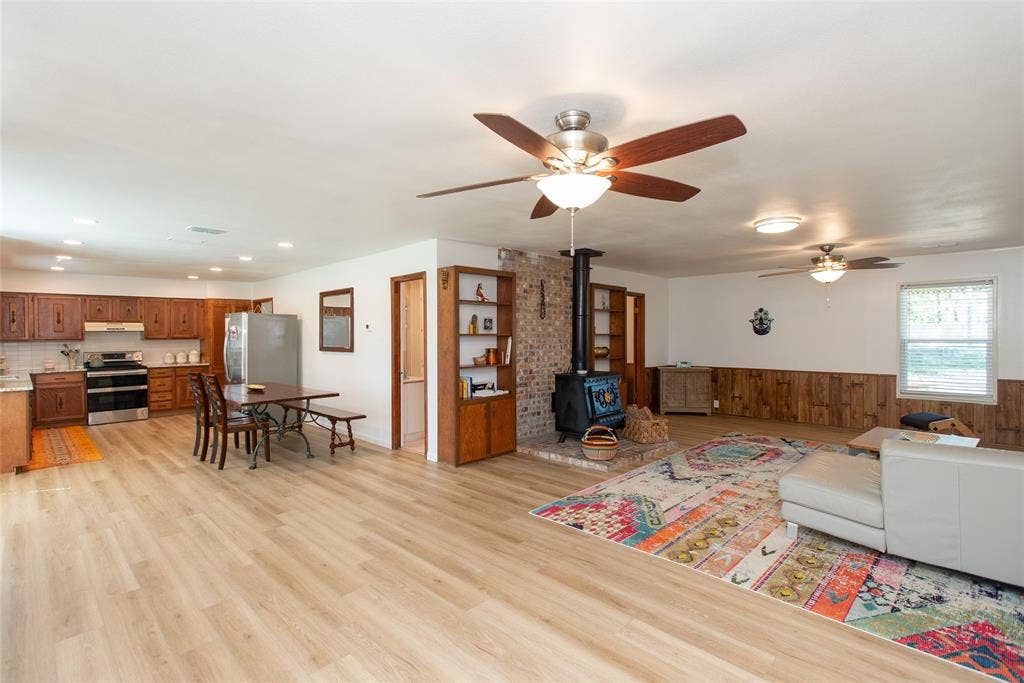 210 Lake Front Drive, Mabank, TX 75156