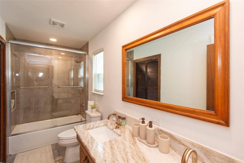 210 Lake Front Drive, Mabank, TX 75156