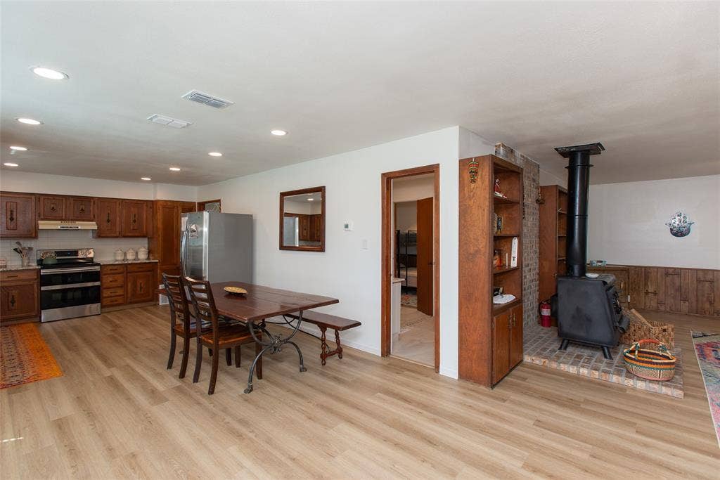 210 Lake Front Drive, Mabank, TX 75156