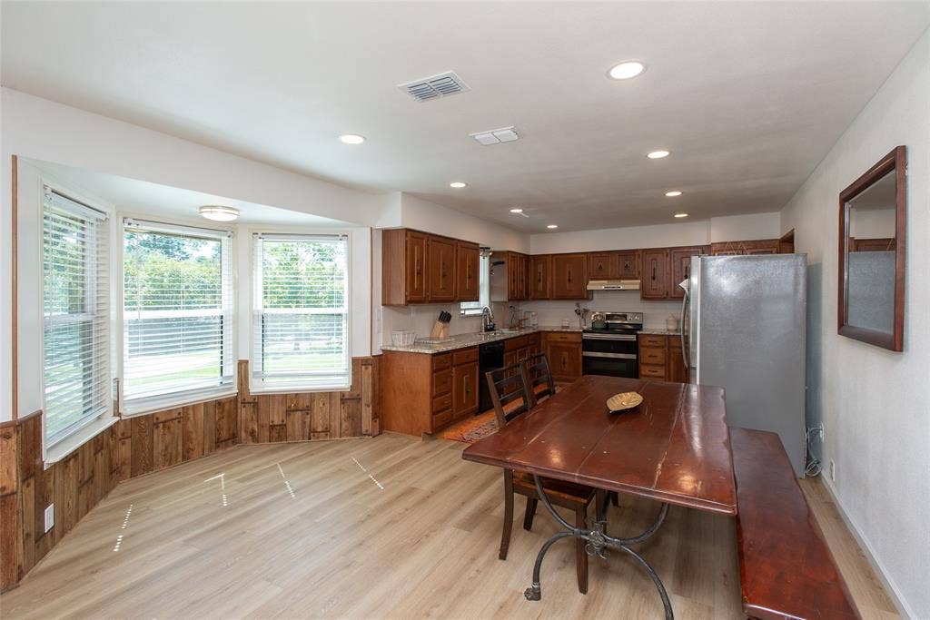 210 Lake Front Drive, Mabank, TX 75156