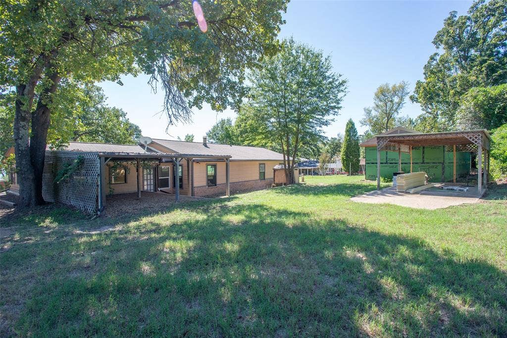 210 Lake Front Drive, Mabank, TX 75156