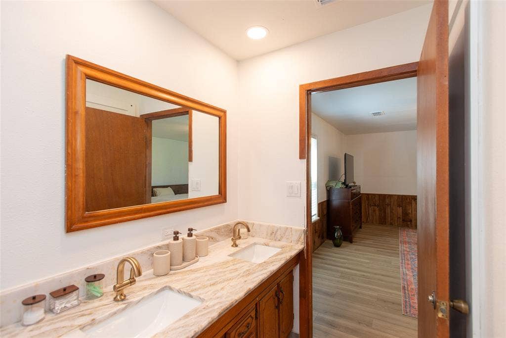 210 Lake Front Drive, Mabank, TX 75156