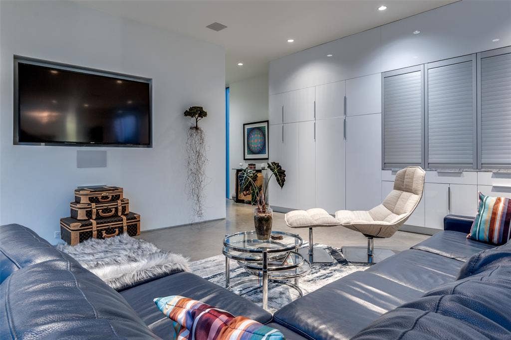 2300 N Carroll Avenue, Dallas, TX 75204