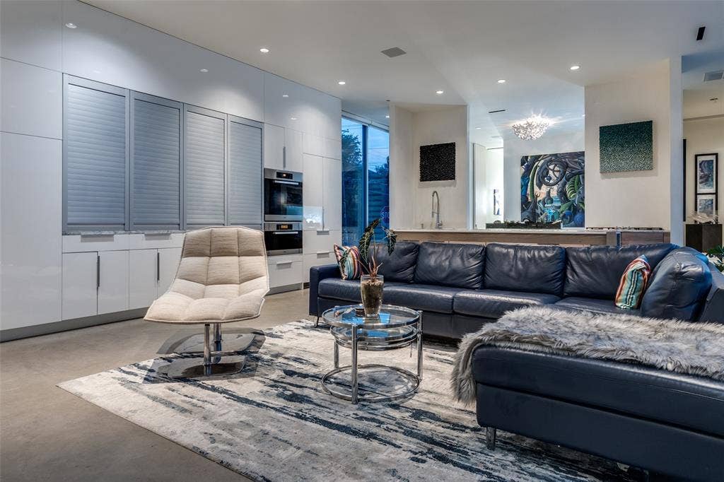 2300 N Carroll Avenue, Dallas, TX 75204