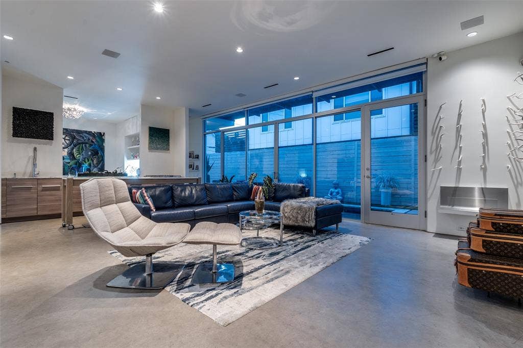 2300 N Carroll Avenue, Dallas, TX 75204