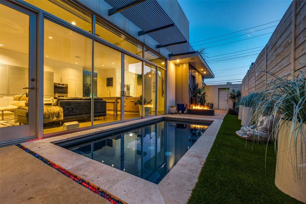 2300 N Carroll Avenue, Dallas, TX 75204